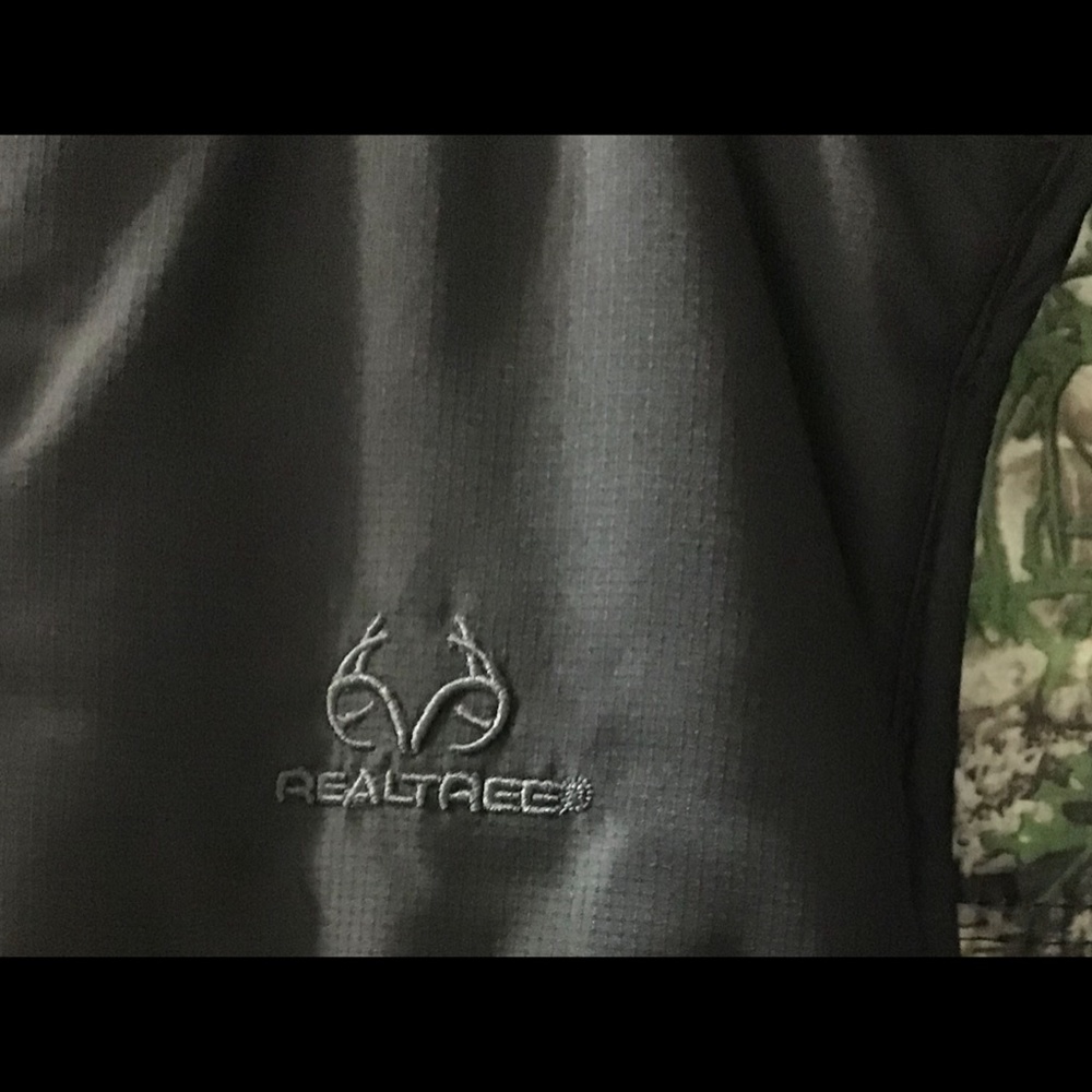 Realtree Reversible Vest - Picture 10 of 10